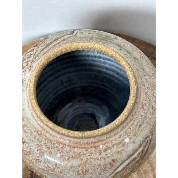 Beautiful Studio Art Pottery Leaf Imprint Design Natural Look Lidded Pot Signed - Picture 7 of 8